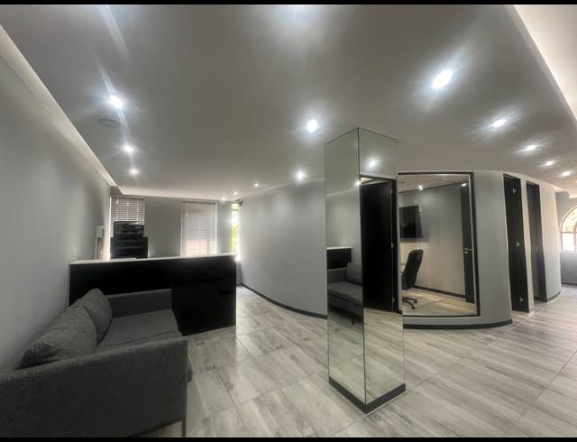 146M² OFFICE TO LET IN HYDE PARK